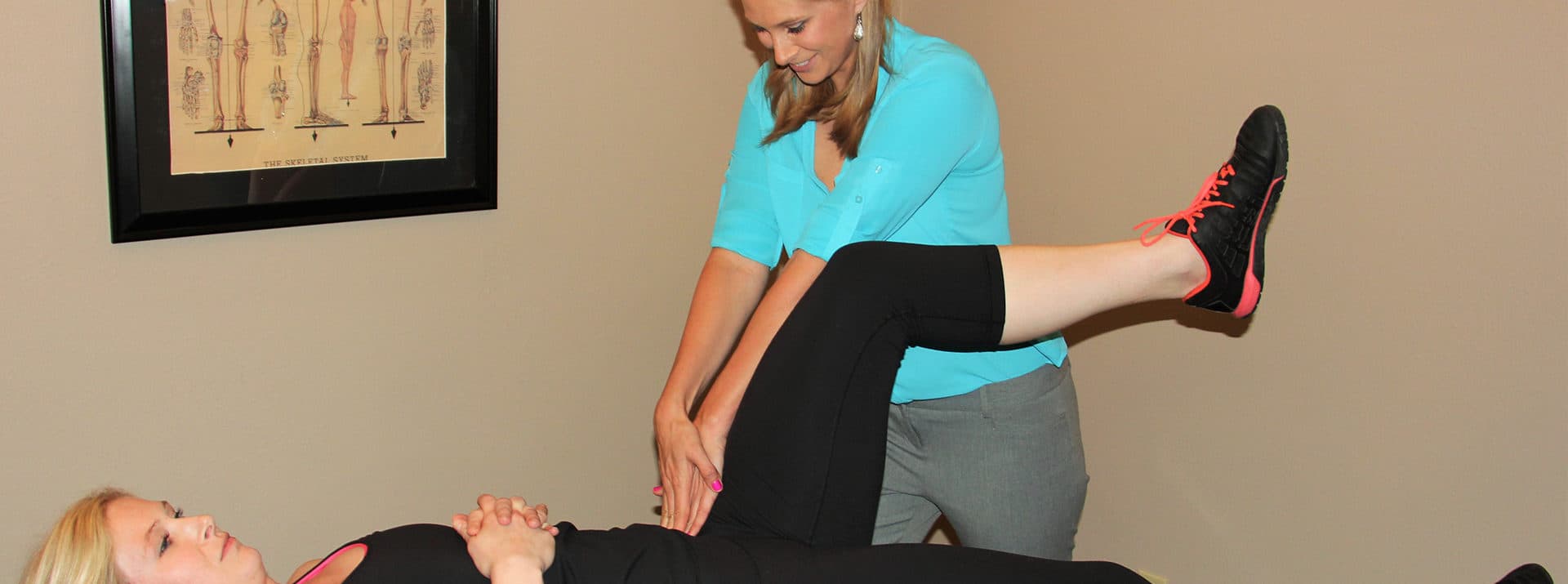Dr. Lindsay treating an athlete at Virtuosity